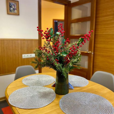 Family Apartment Near The University تشيرنيفتسي المظهر الخارجي الصورة