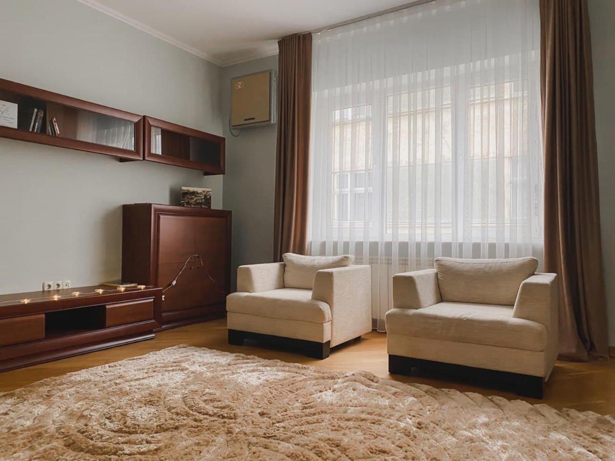 Family Apartment Near The University تشيرنيفتسي المظهر الخارجي الصورة