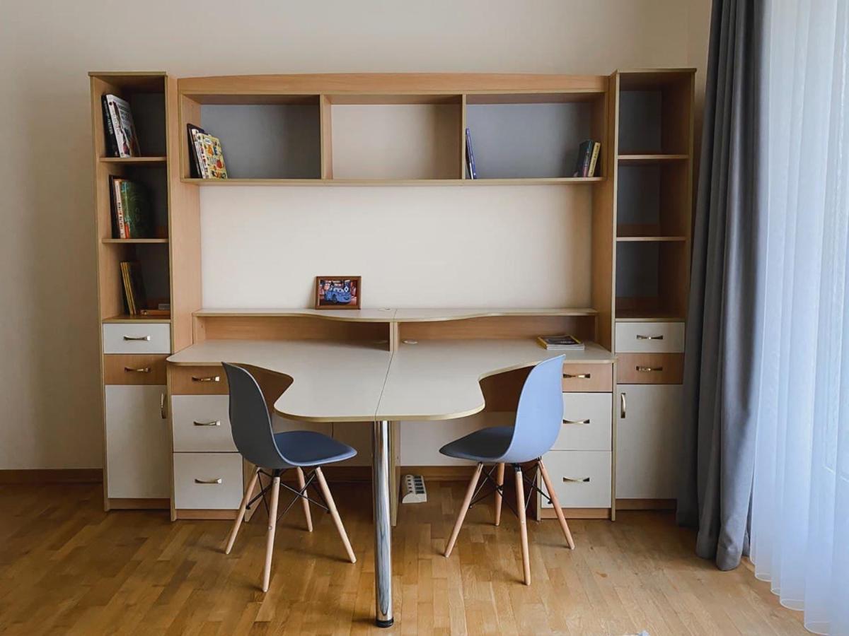 Family Apartment Near The University تشيرنيفتسي المظهر الخارجي الصورة