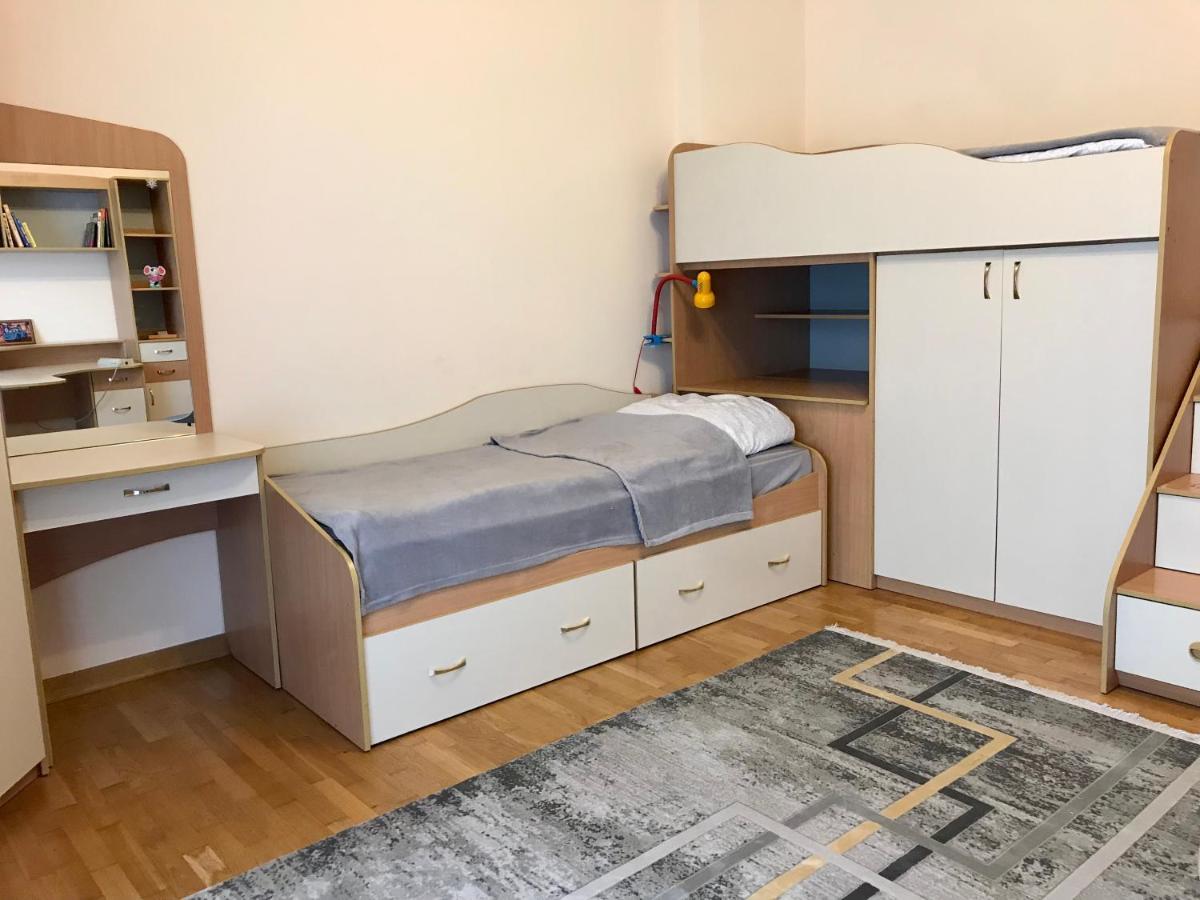 Family Apartment Near The University تشيرنيفتسي المظهر الخارجي الصورة