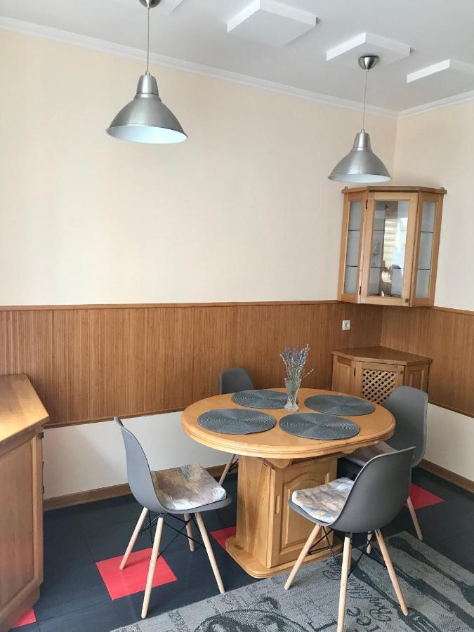 Family Apartment Near The University تشيرنيفتسي المظهر الخارجي الصورة