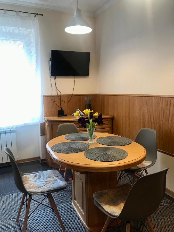 Family Apartment Near The University تشيرنيفتسي المظهر الخارجي الصورة