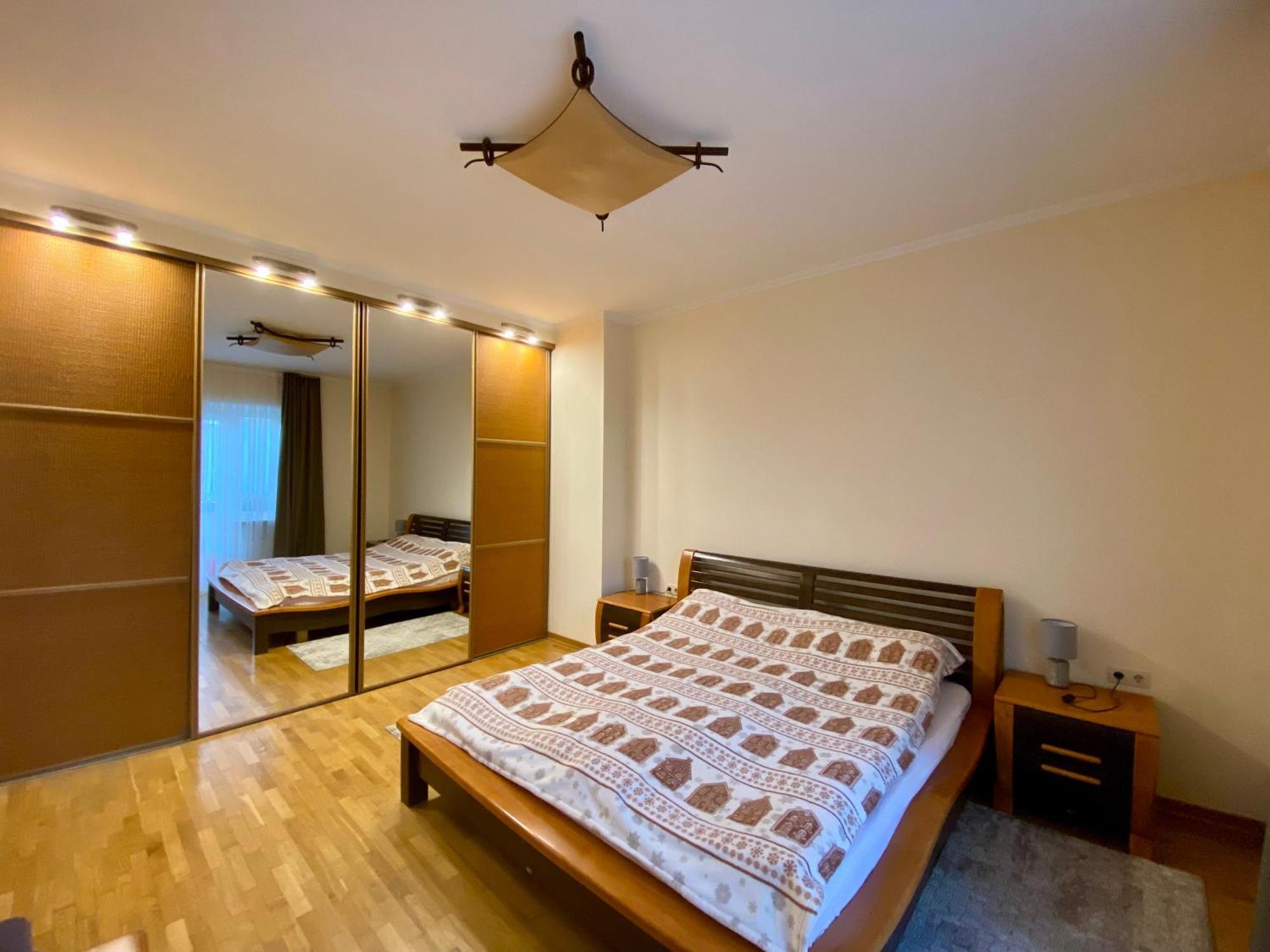 Family Apartment Near The University تشيرنيفتسي المظهر الخارجي الصورة